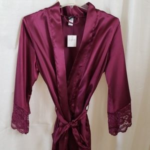 New fredricks of Hollywood silk robe